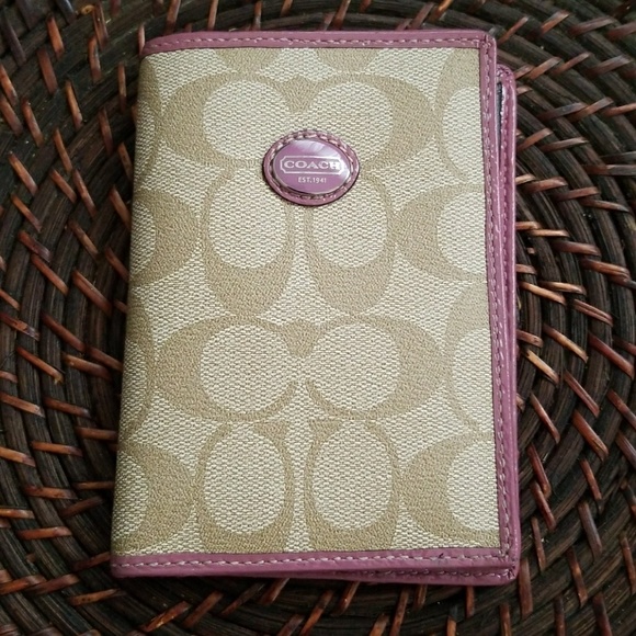 Coach Handbags - 👜👜👜SALE......Coach card case....👜👜👜